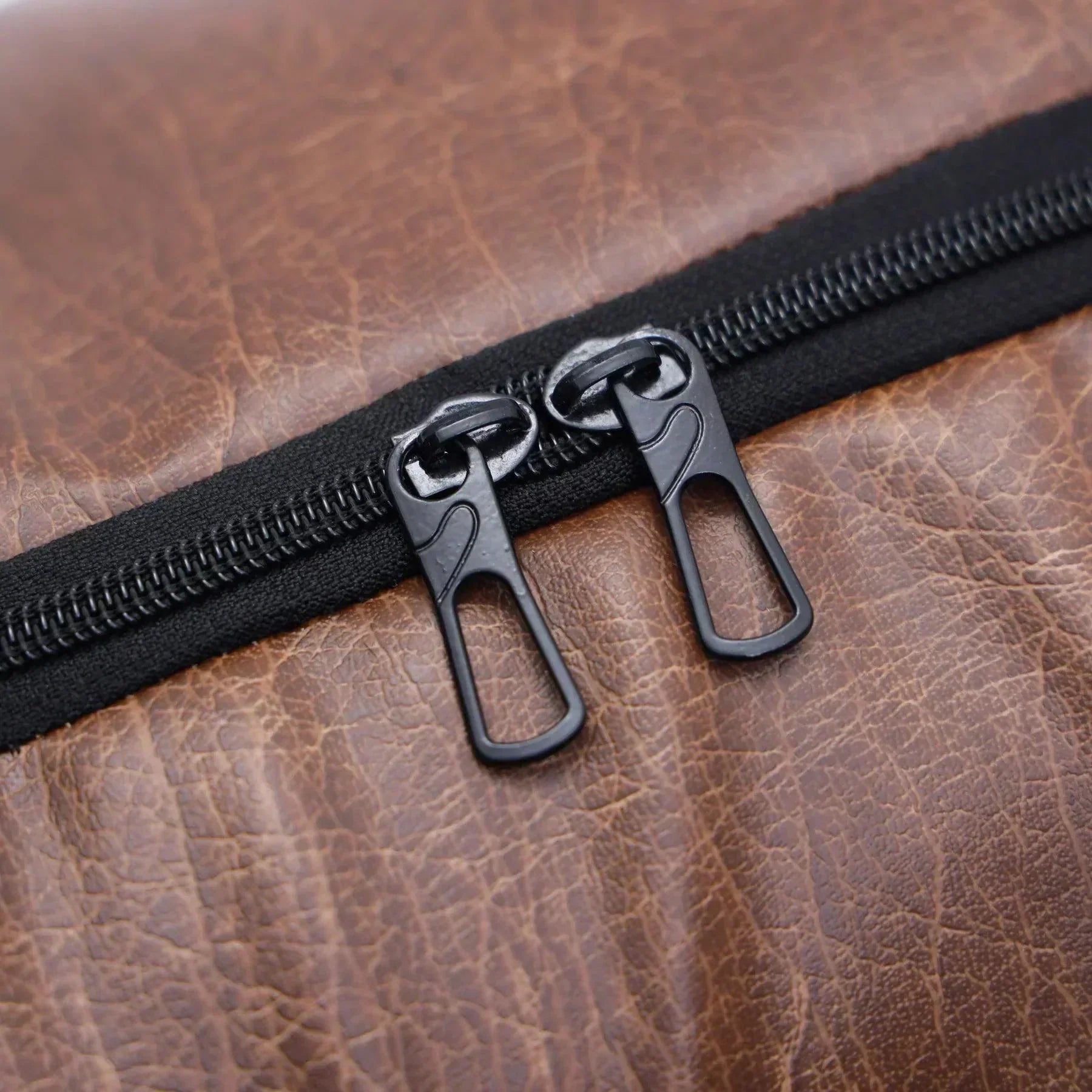 Garment Duffle – Bolsa Multifuncional em Couro Premium